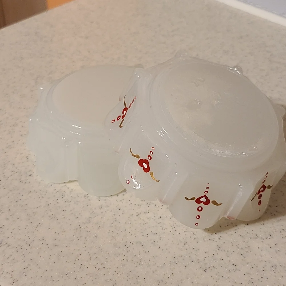 White and Floral Scalloped Ashtrays For.sale